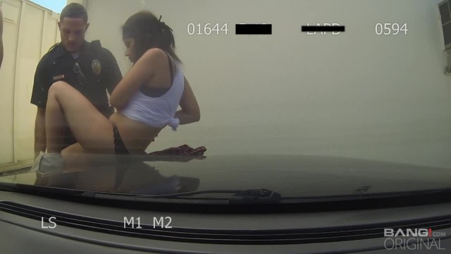 Секс втроем с полицейскими - #7