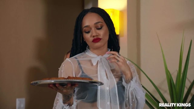 Отымел негритянку с мохнатой киской - #1